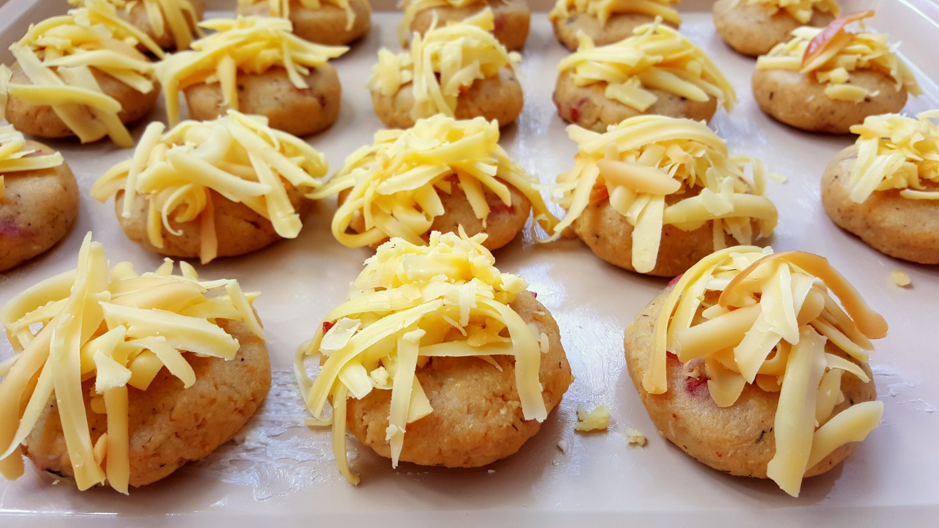 Fursecuri cu cartofi si cascaval