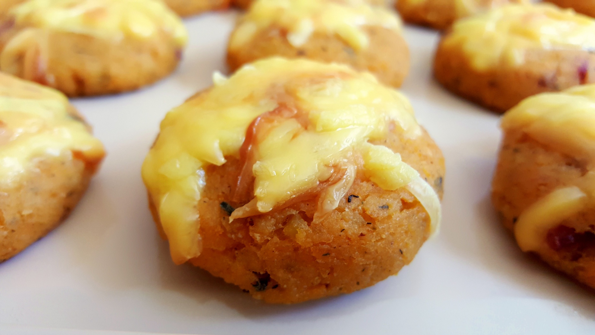 Fursecuri cu cartofi si cascaval