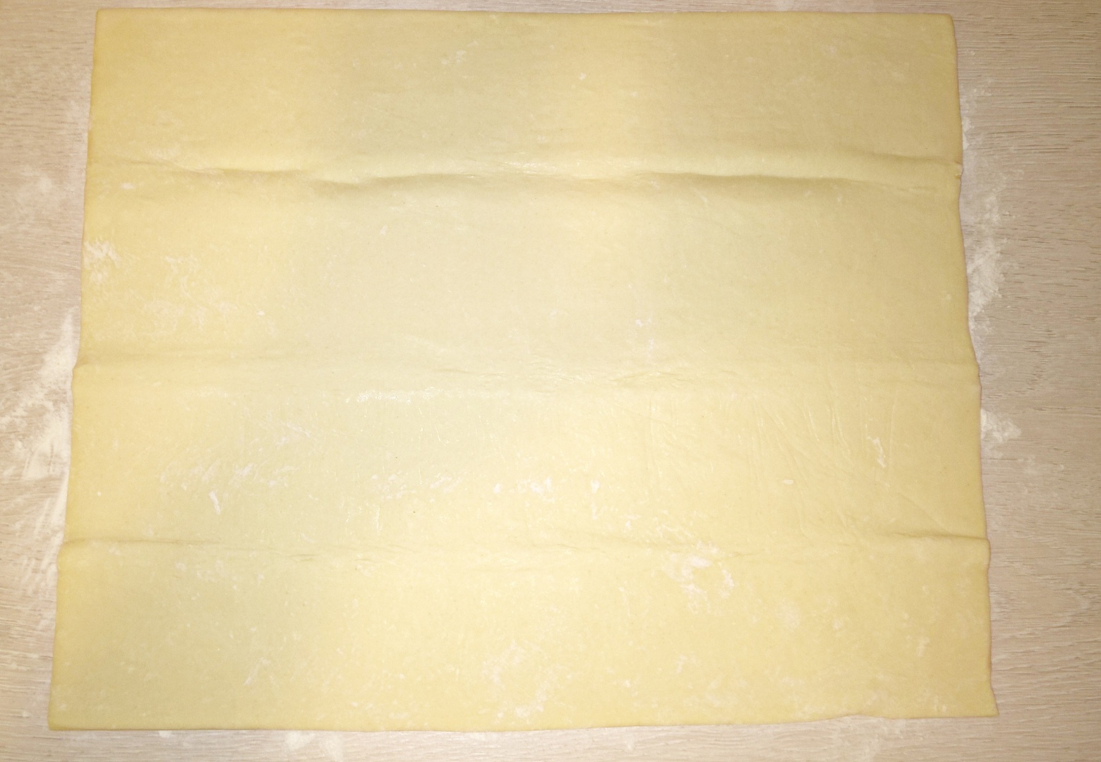 Trandafiri din foietaj pentru micul dejun