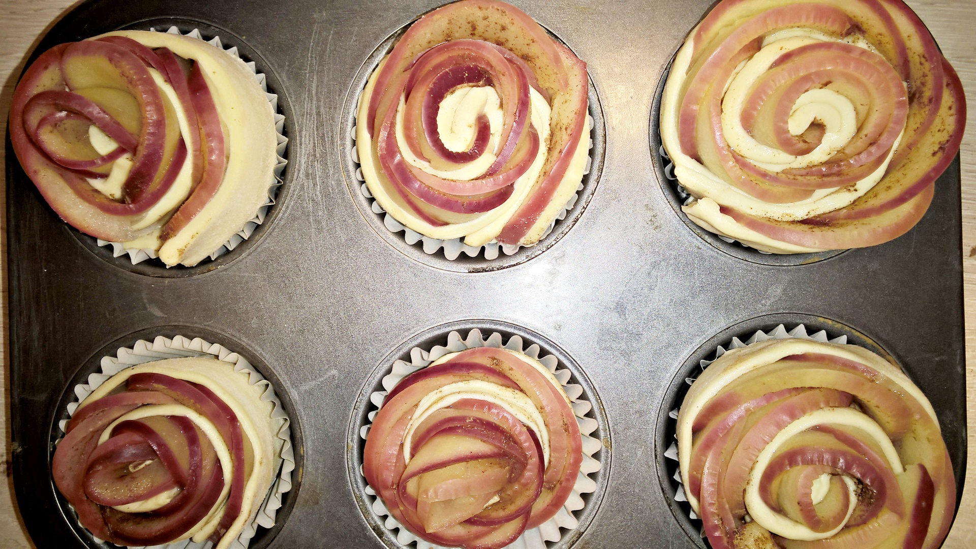 Trandafiri din foietaj pentru micul dejun