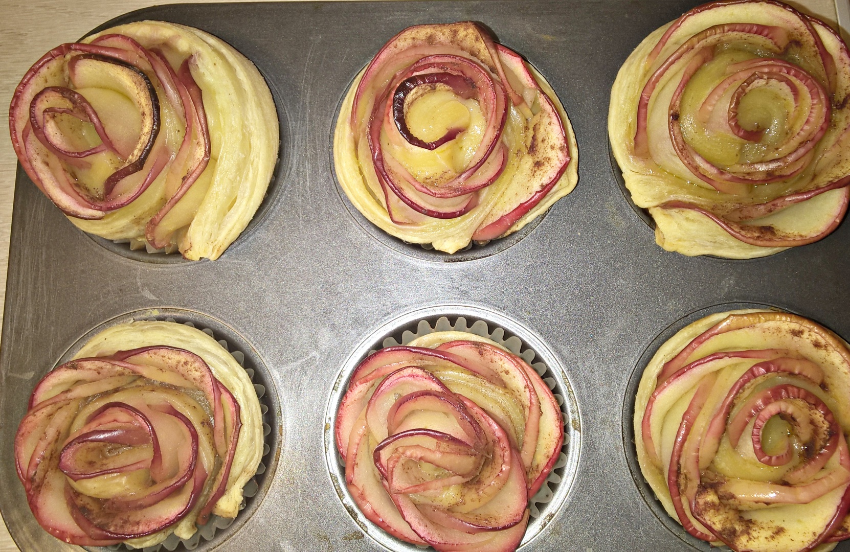 Trandafiri din foietaj pentru micul dejun