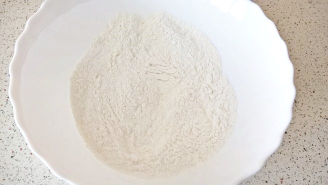 Clatite cu dulceata pentru un mic dejun delicios