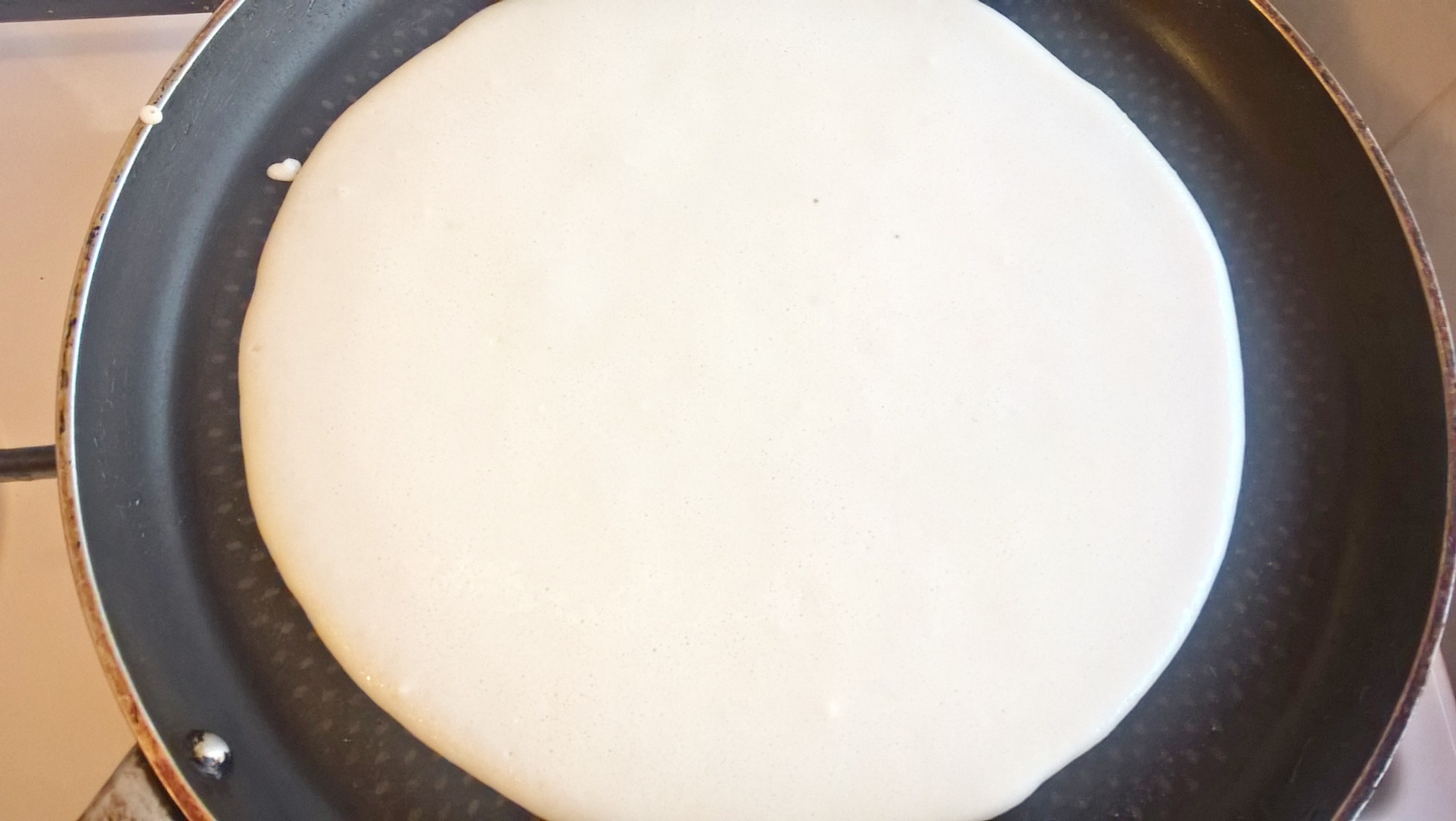 Clatite cu dulceata pentru un mic dejun delicios