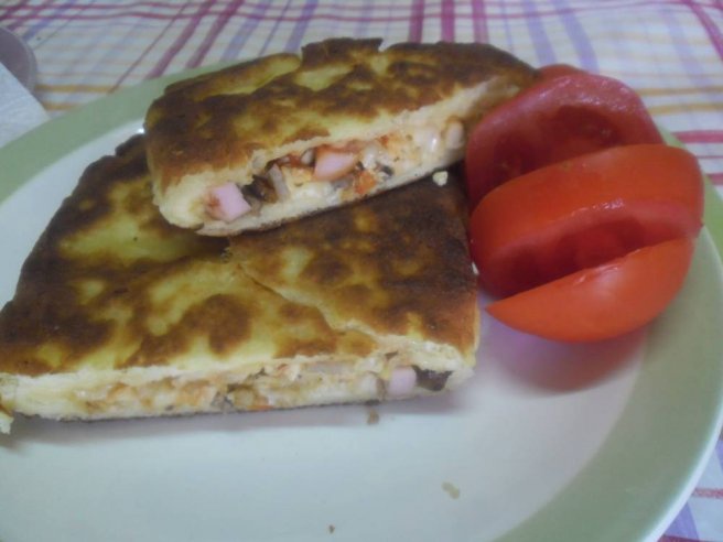 Placinta cu carne, la tigaie