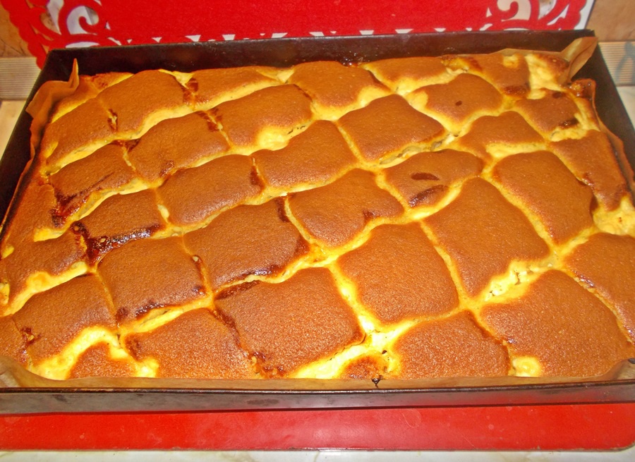 Prajitura cu branza de vaci si gem, un deliciu usor de facut