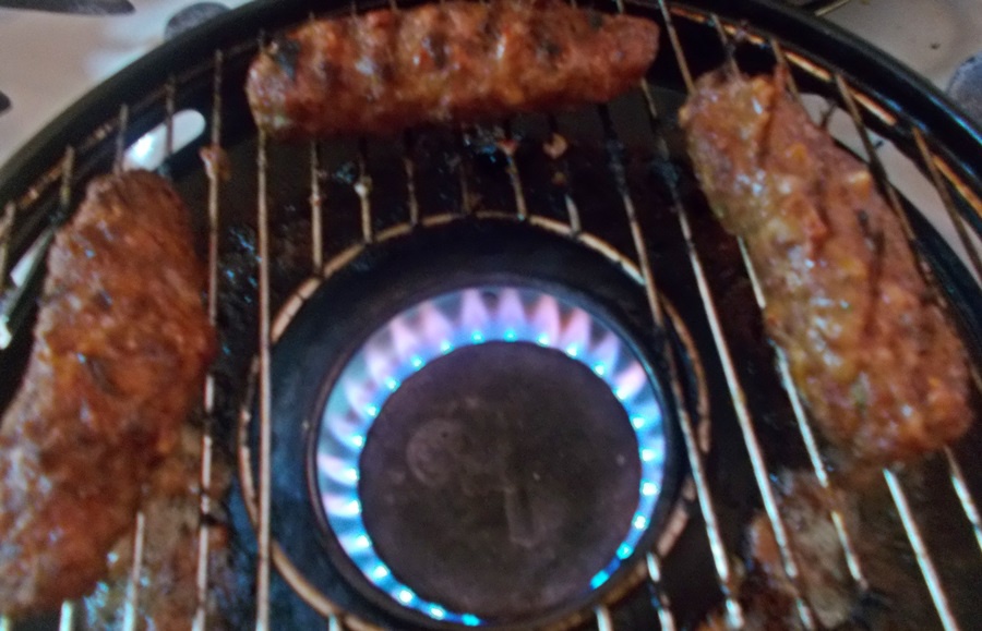 Chiftelute turcesti din carne de strut cu sos de iaurt si rosii