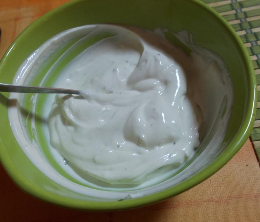 Chiftelute turcesti din carne de strut cu sos de iaurt si rosii