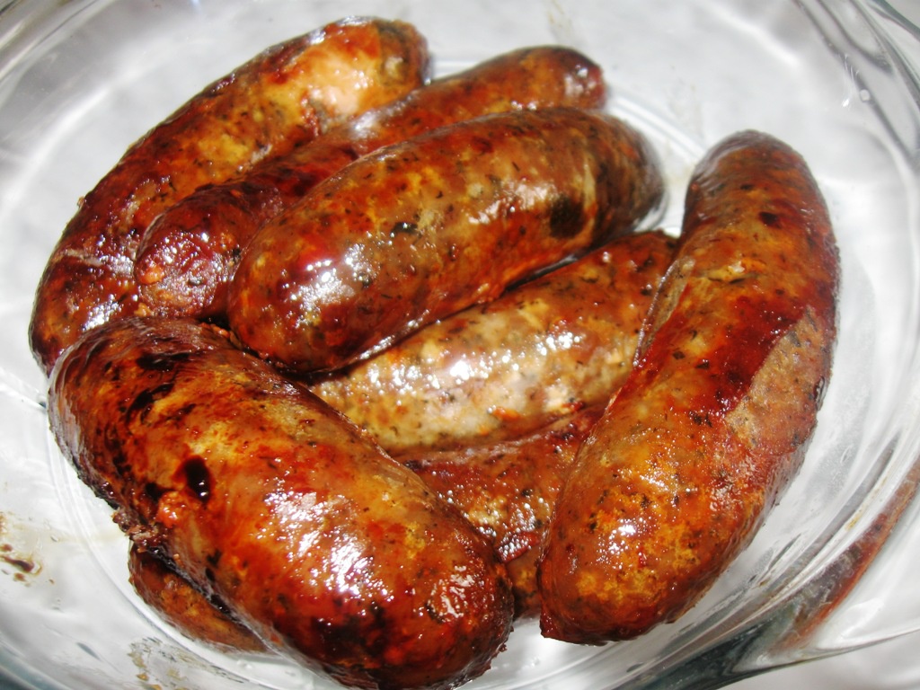 Carnati de casa. Reteta  simpla si delicioasa de carnati de porc cu cimbru si usturoi