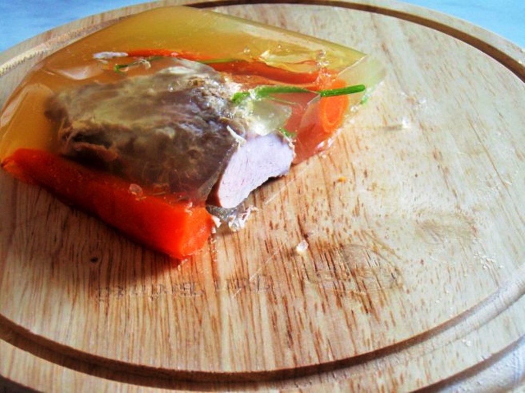 Racitura (piftie) de porc