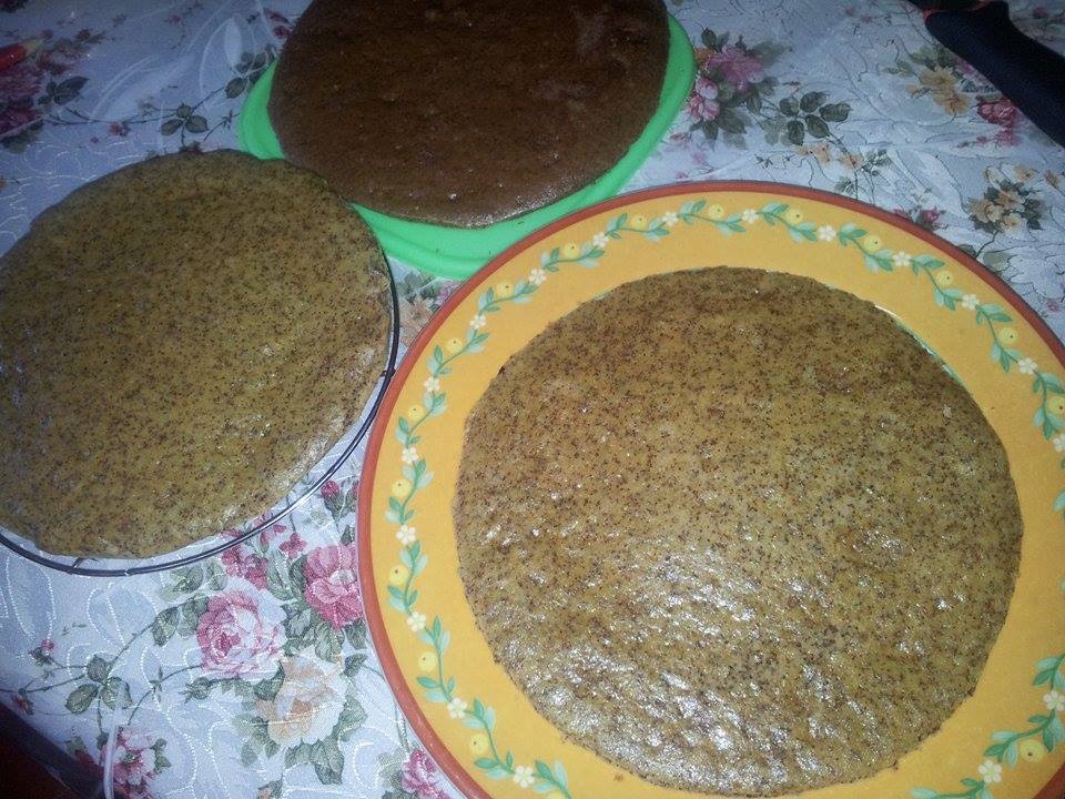 Tort cu foi de nuca si crema patisera