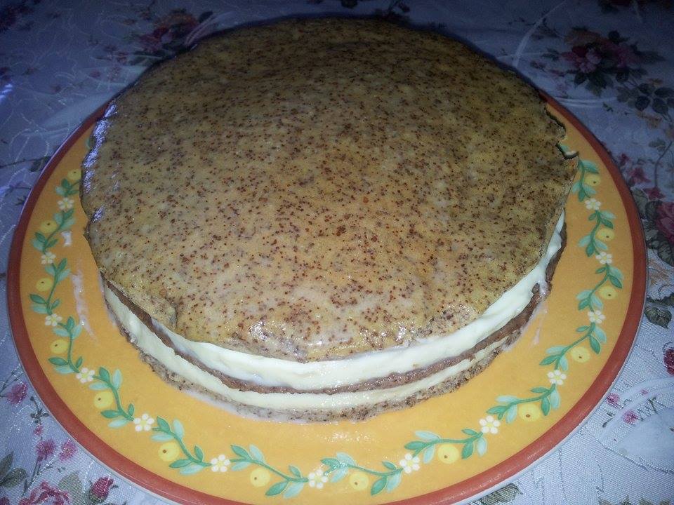 Tort cu foi de nuca si crema patisera