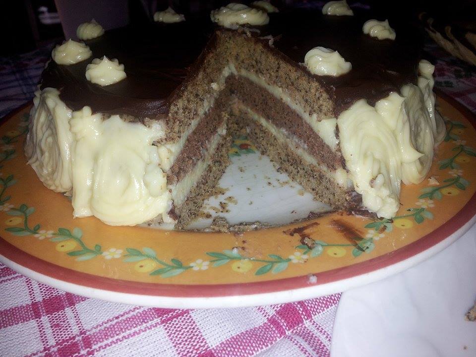 Tort cu foi de nuca si crema patisera