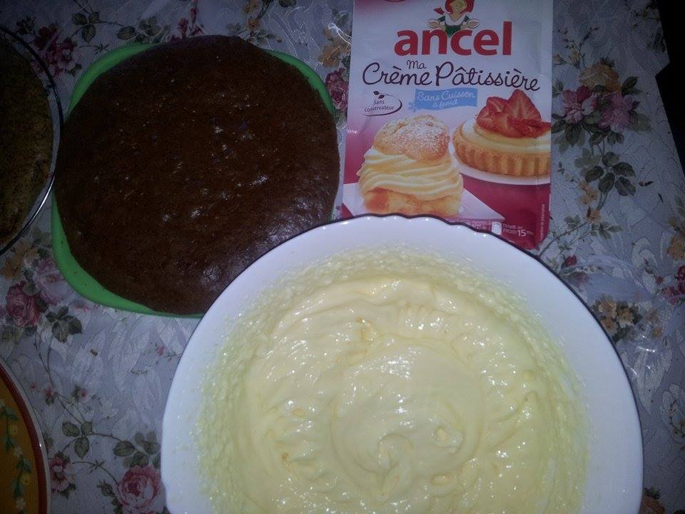 Tort cu foi de nuca si crema patisera