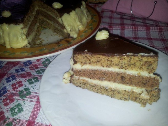 Tort cu foi de nuca si crema patisera