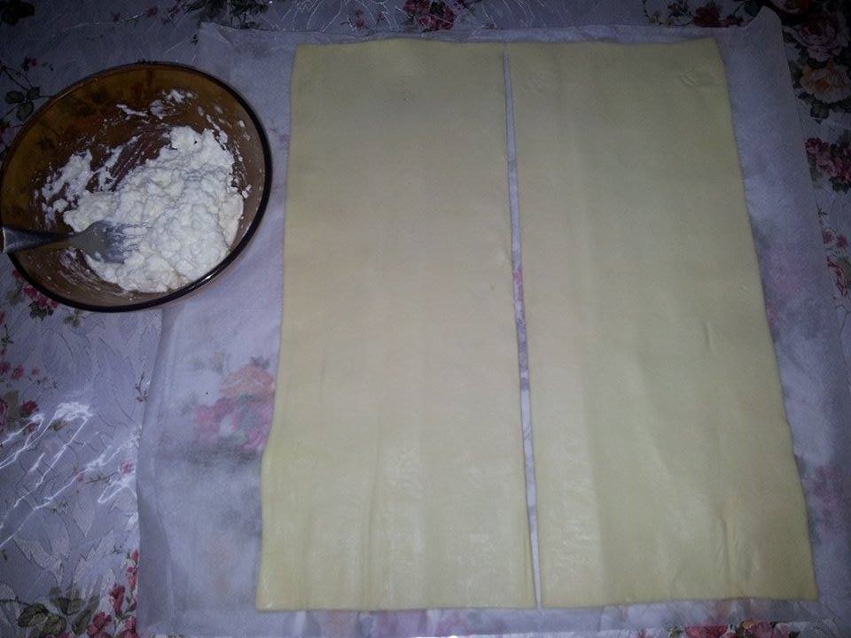 Mini pateuri cu branza sarata