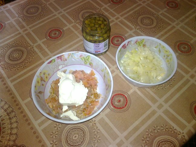 Bruschete de secara cu crema de somon si capere pentru un mic dejun satios