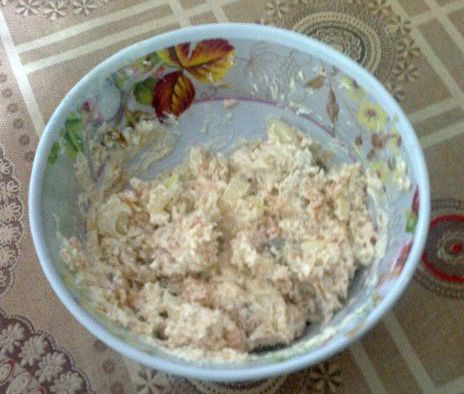 Bruschete de secara cu crema de somon si capere pentru un mic dejun satios