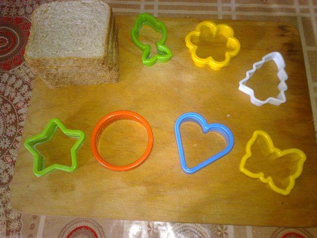 Bruschete de secara cu crema de somon si capere pentru un mic dejun satios