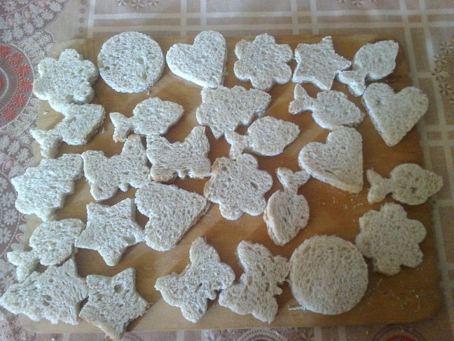 Bruschete de secara cu crema de somon si capere pentru un mic dejun satios