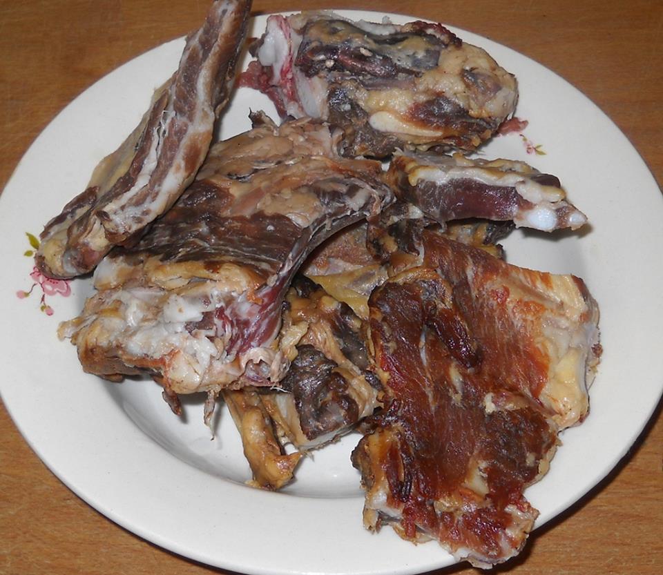 Varza murata cu coaste afumate.  O mancare satioasa si deosebit de gustoasa