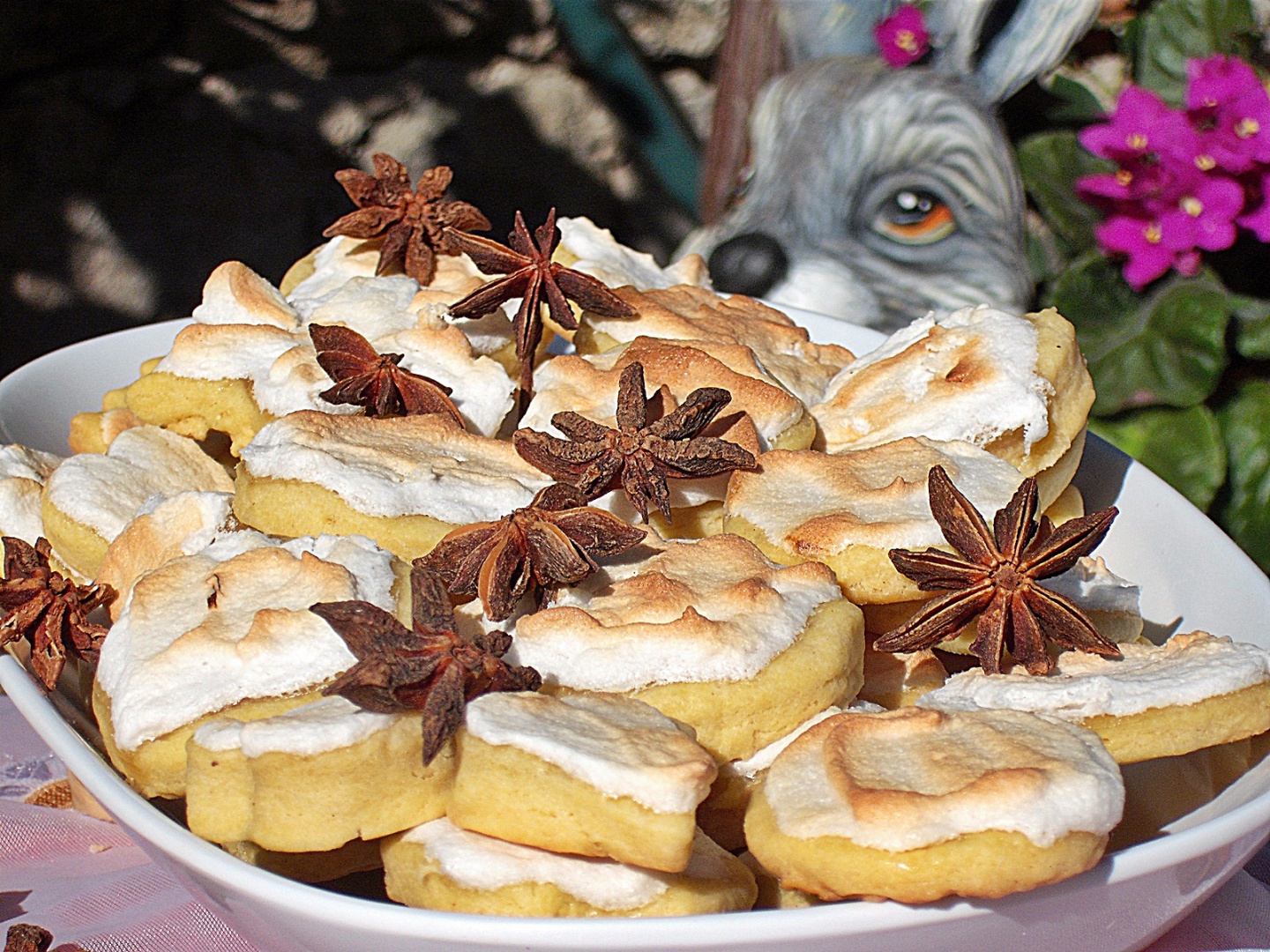 Biscuiti cu anason si bezea acrisoara de lamaie