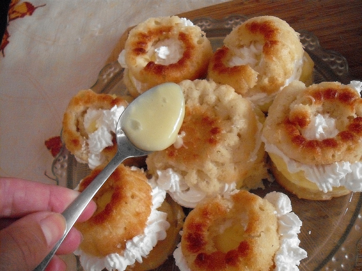 Chouxuri insiropate din aluat dospit