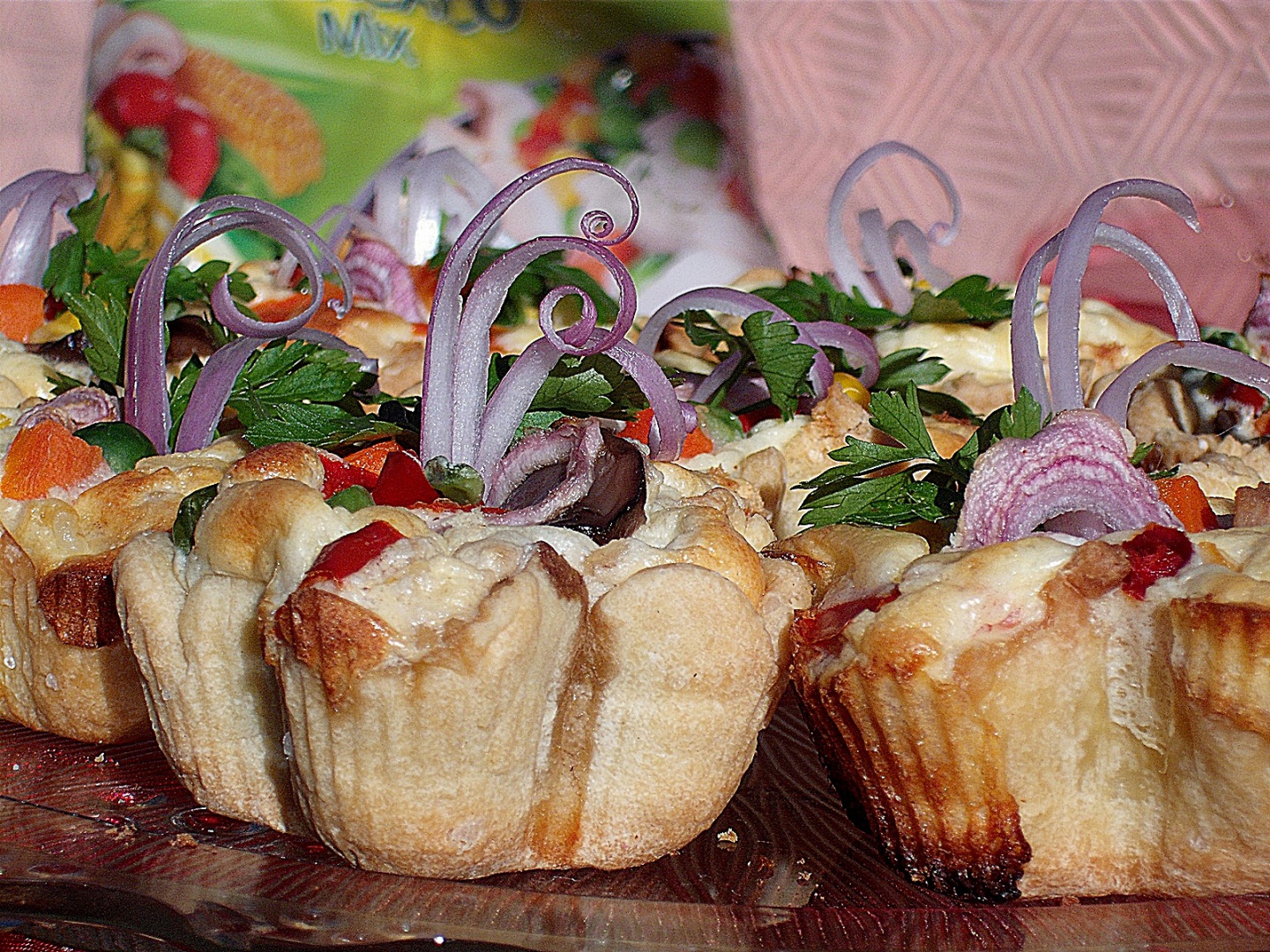 Cosulete cu legume si ceapa rosie