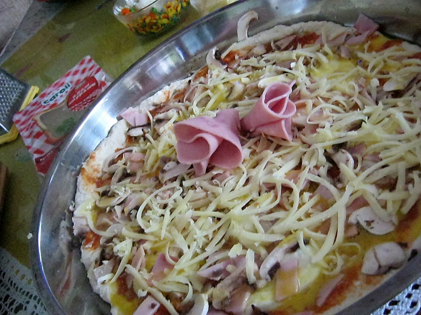 Pizza cu sunca de Praga