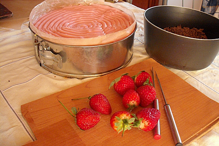 Tort cu capsuni si ciocolata