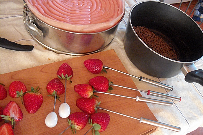 Tort cu capsuni si ciocolata