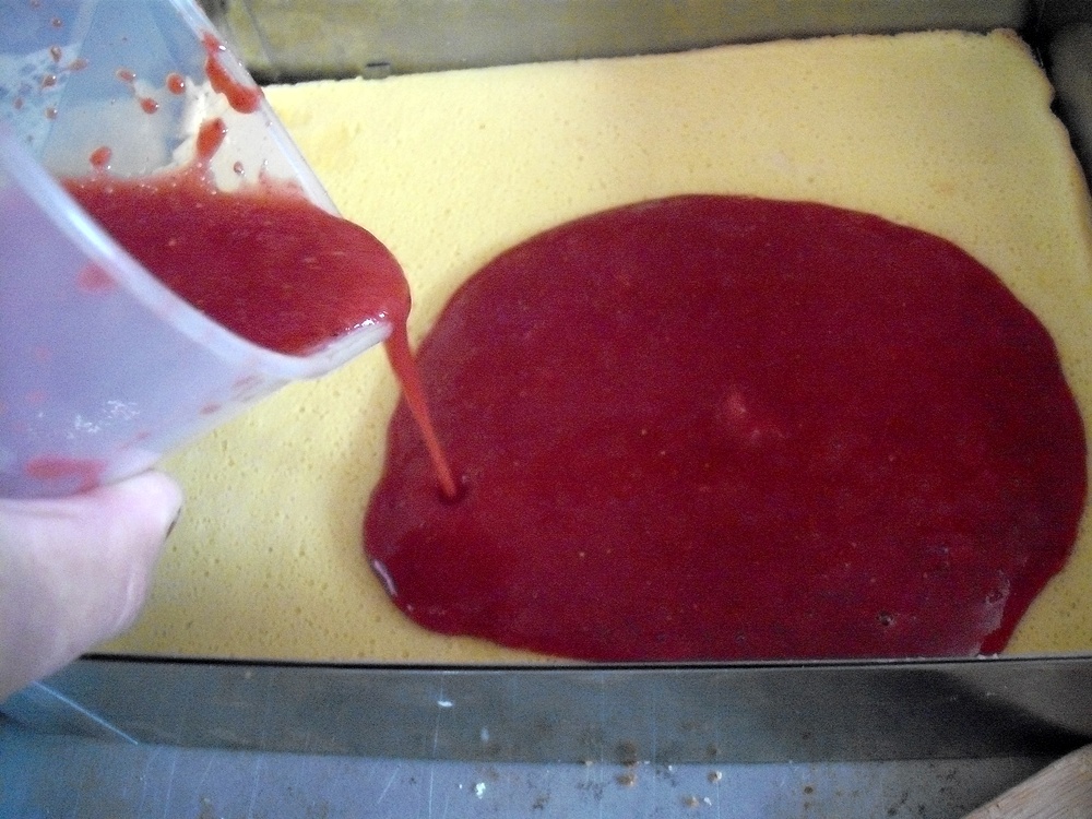 Prajitura,,Multicolorata cu fructe"