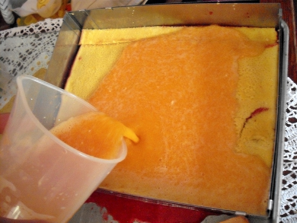 Prajitura,,Multicolorata cu fructe"