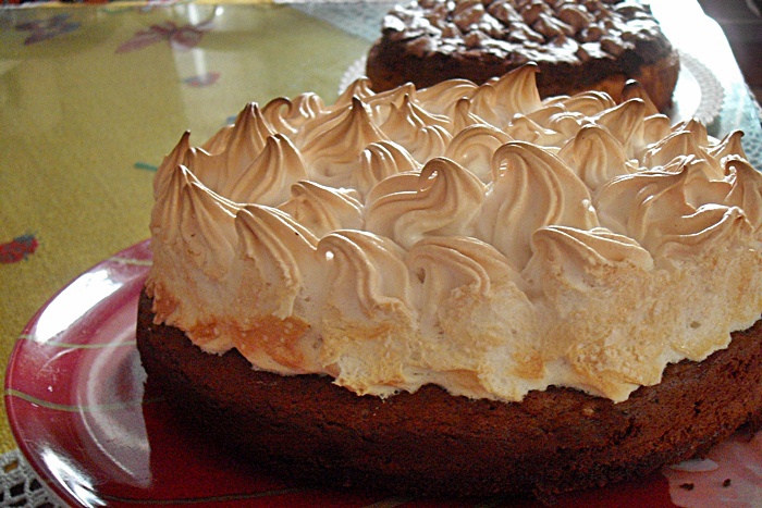 Prajitura cu sos de cirese