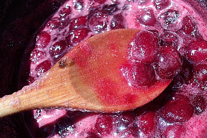 Prajitura cu sos de cirese