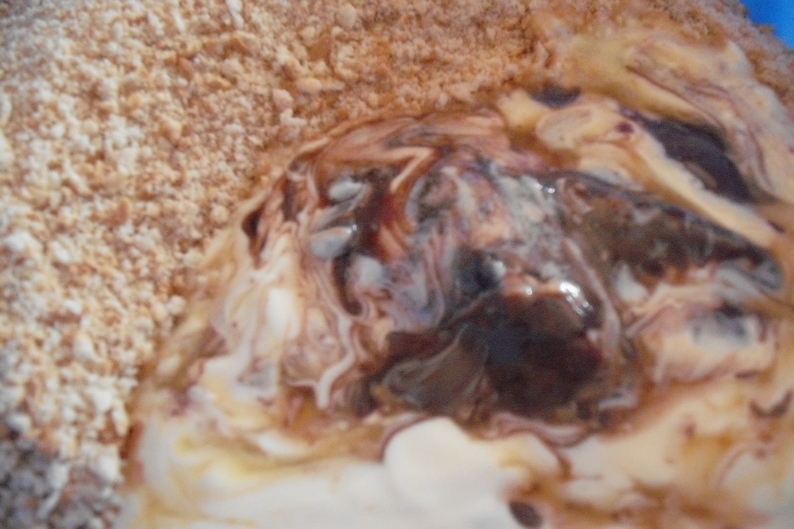 Rulada din biscuiti cu crema fina de branza si zmeura