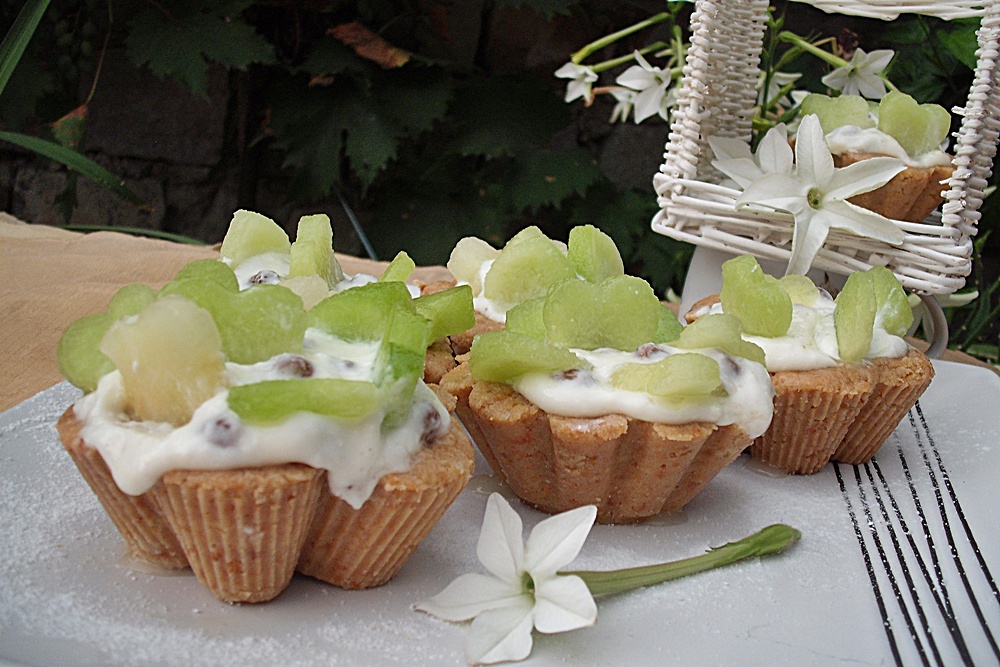 Cosulete din biscuiti cu branza si pepene galben