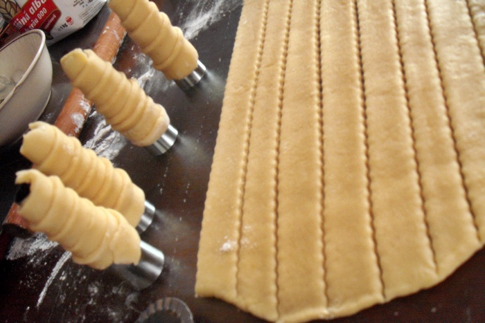 Burlanase cu crema fina de oua