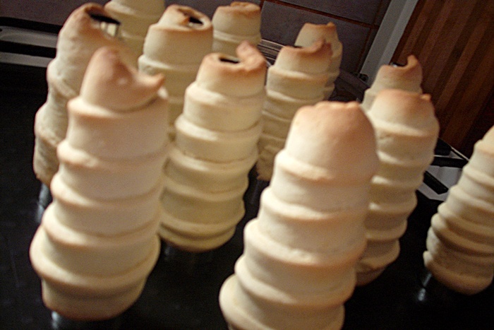 Burlanase cu crema fina de oua