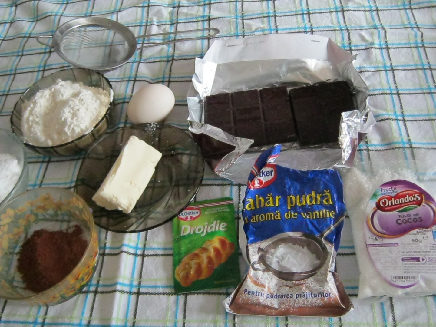 Fursecuri cu ciocolata si nuca de cocos deshidratata