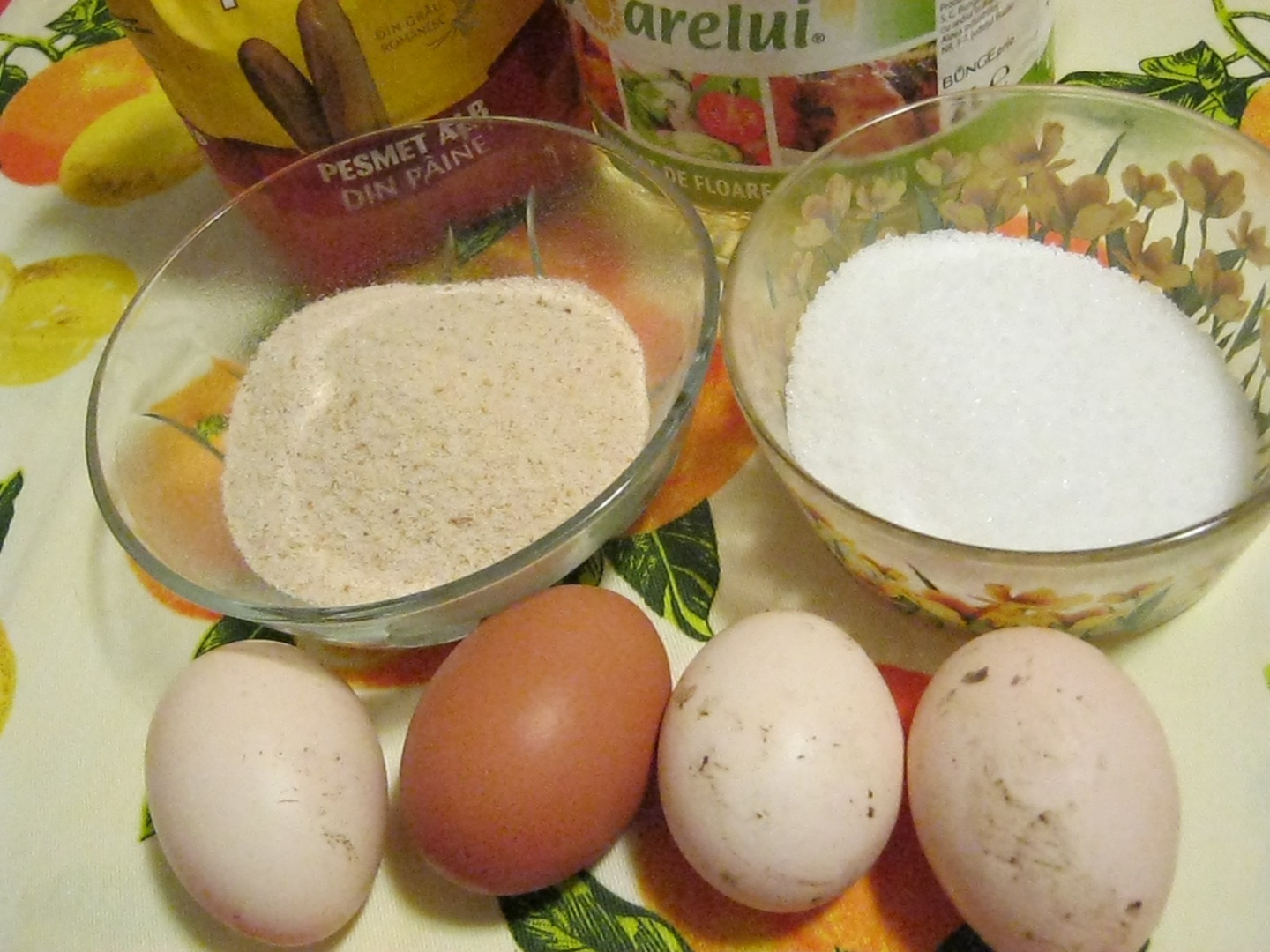 Rulada din biscuiti cu piure de castane si mantie din alune de padure