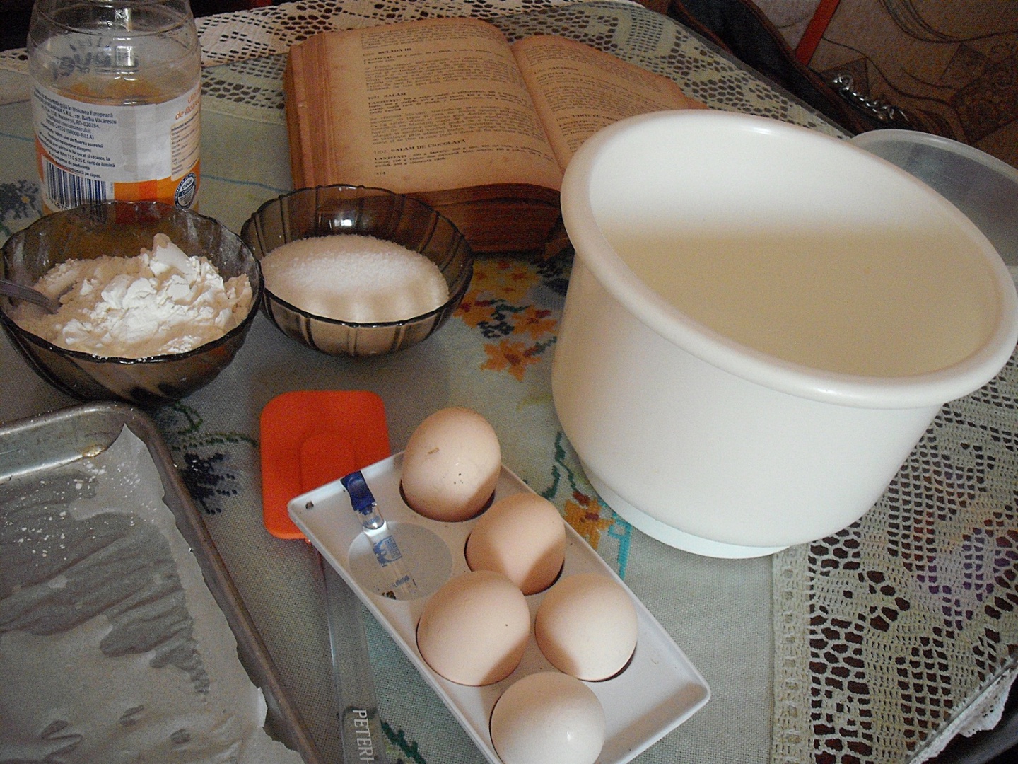 Rulada cu gem de capsuni