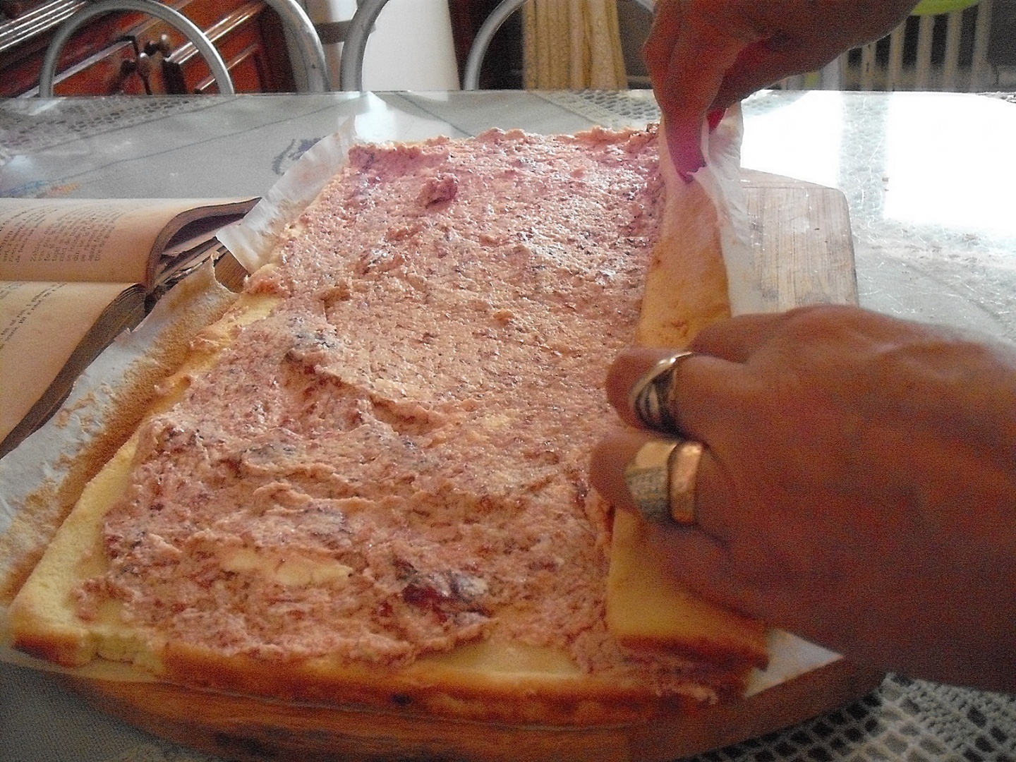 Rulada cu gem de capsuni