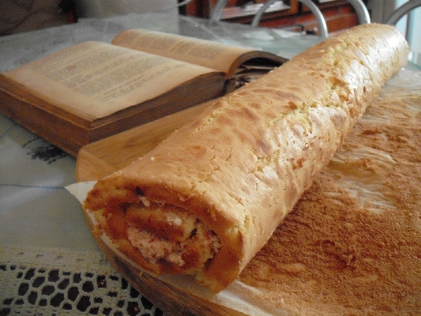 Rulada cu gem de capsuni