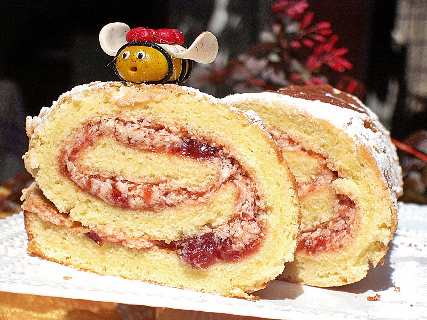 Rulada cu gem de capsuni