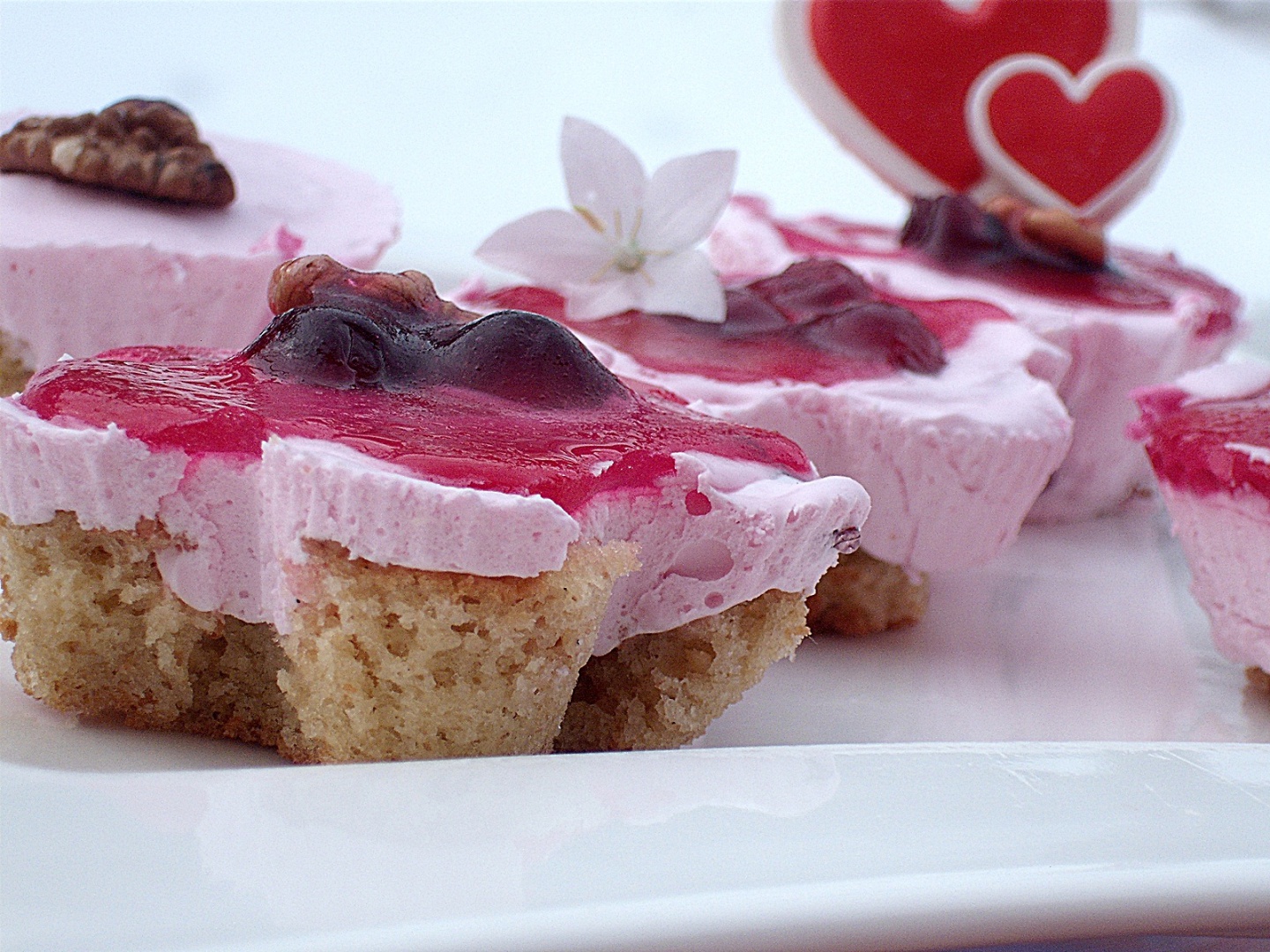 Mini prajiturele cu merisoare si nuci