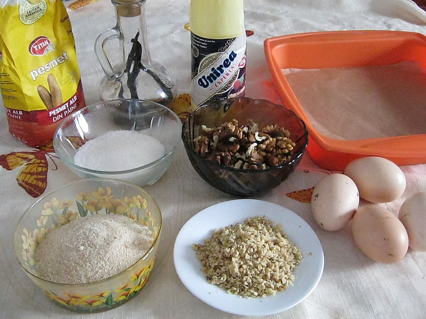 Mini prajiturele cu merisoare si nuci