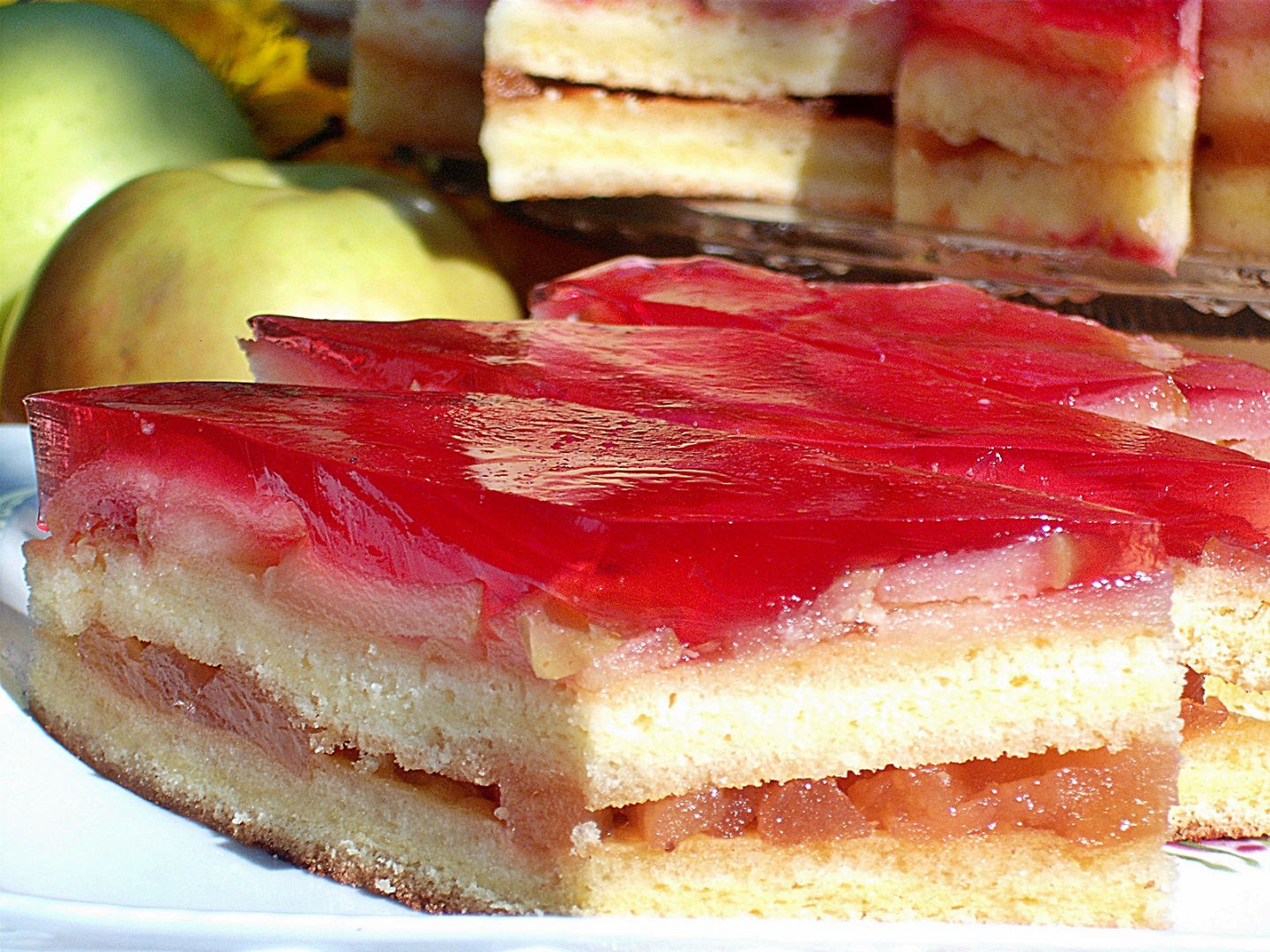 Prajitura cu mere in jeleu