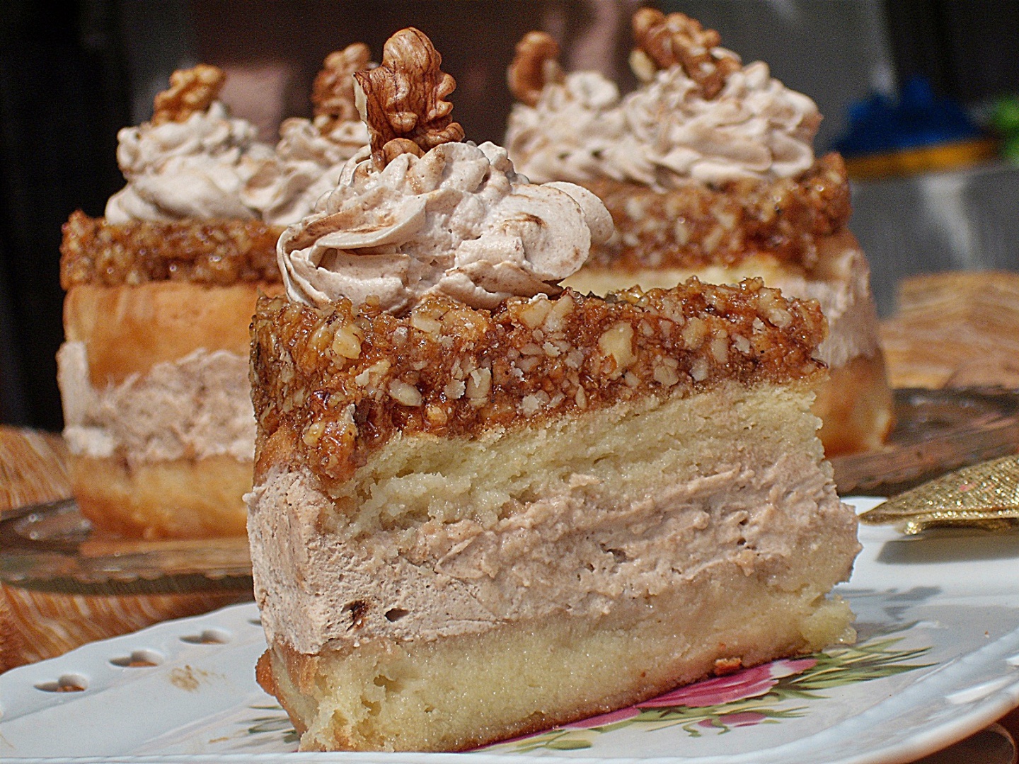 Prajitura cu piure de castane si crusta de nuci