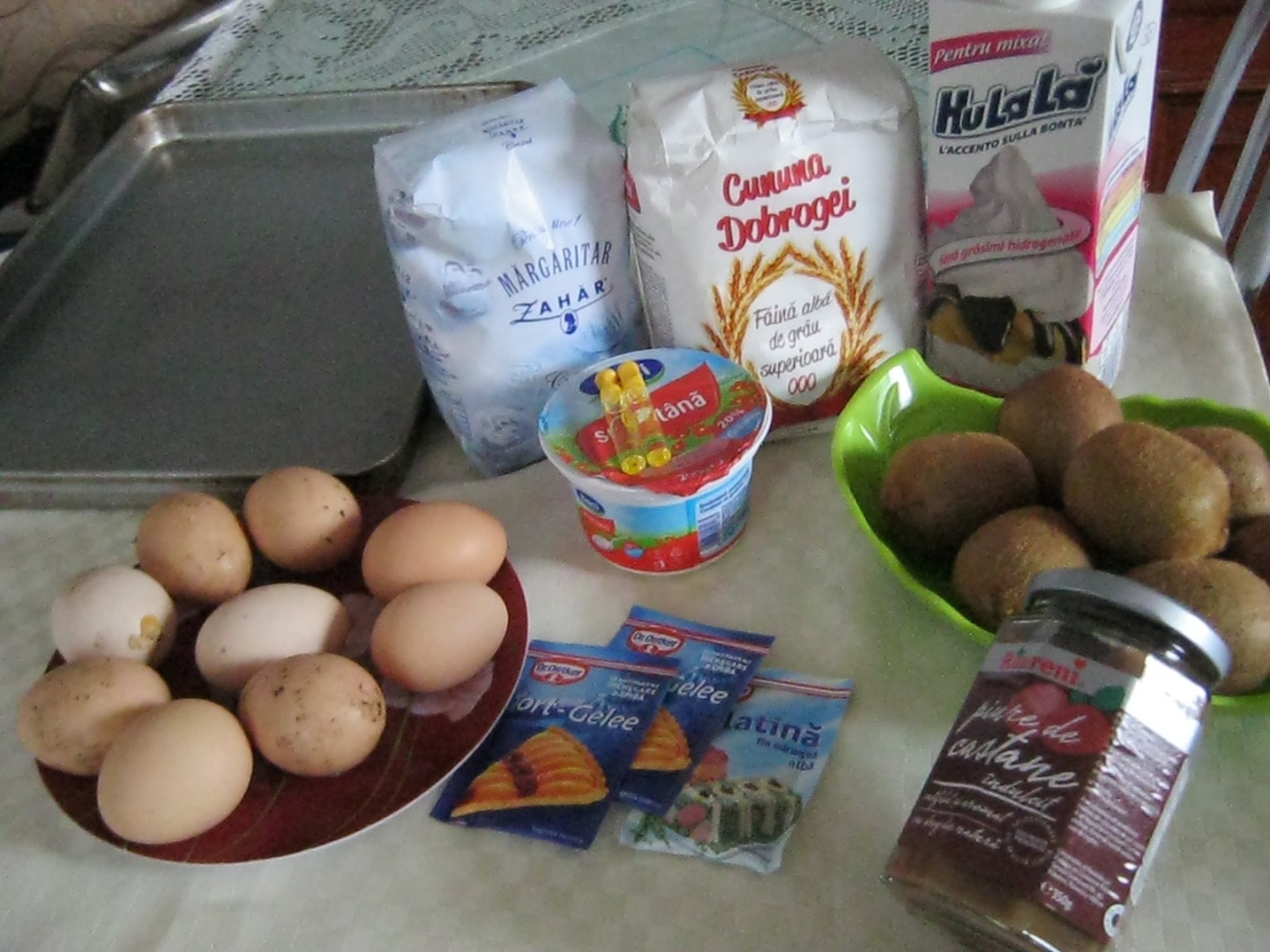 Prajitura racoroasa cu piure de castane si kiwi