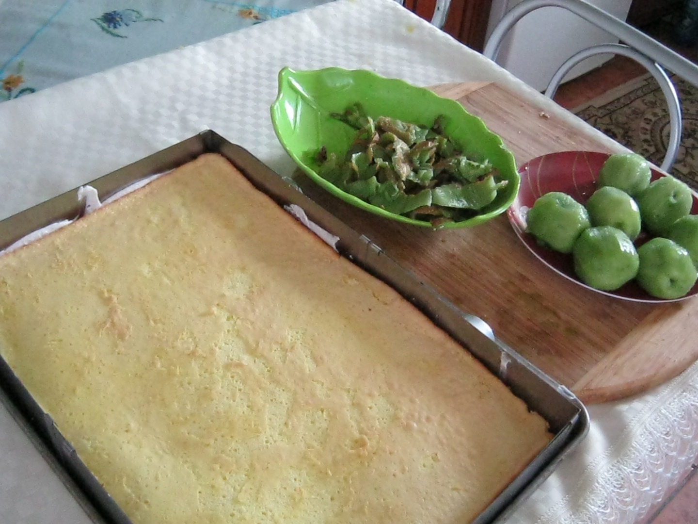 Prajitura racoroasa cu piure de castane si kiwi